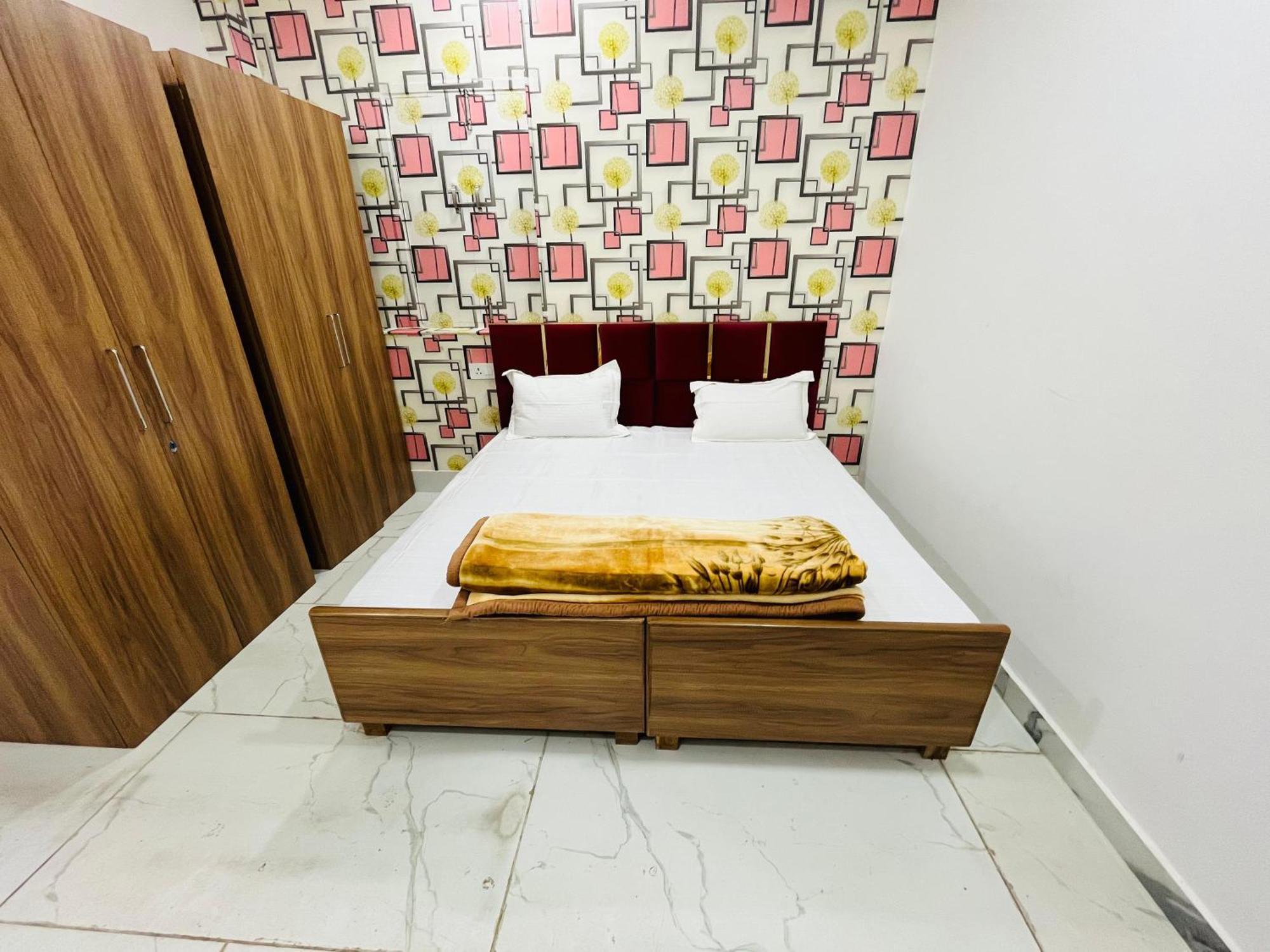Townhouse Happy Habitat Guest House Велика Нойда Екстер'єр фото