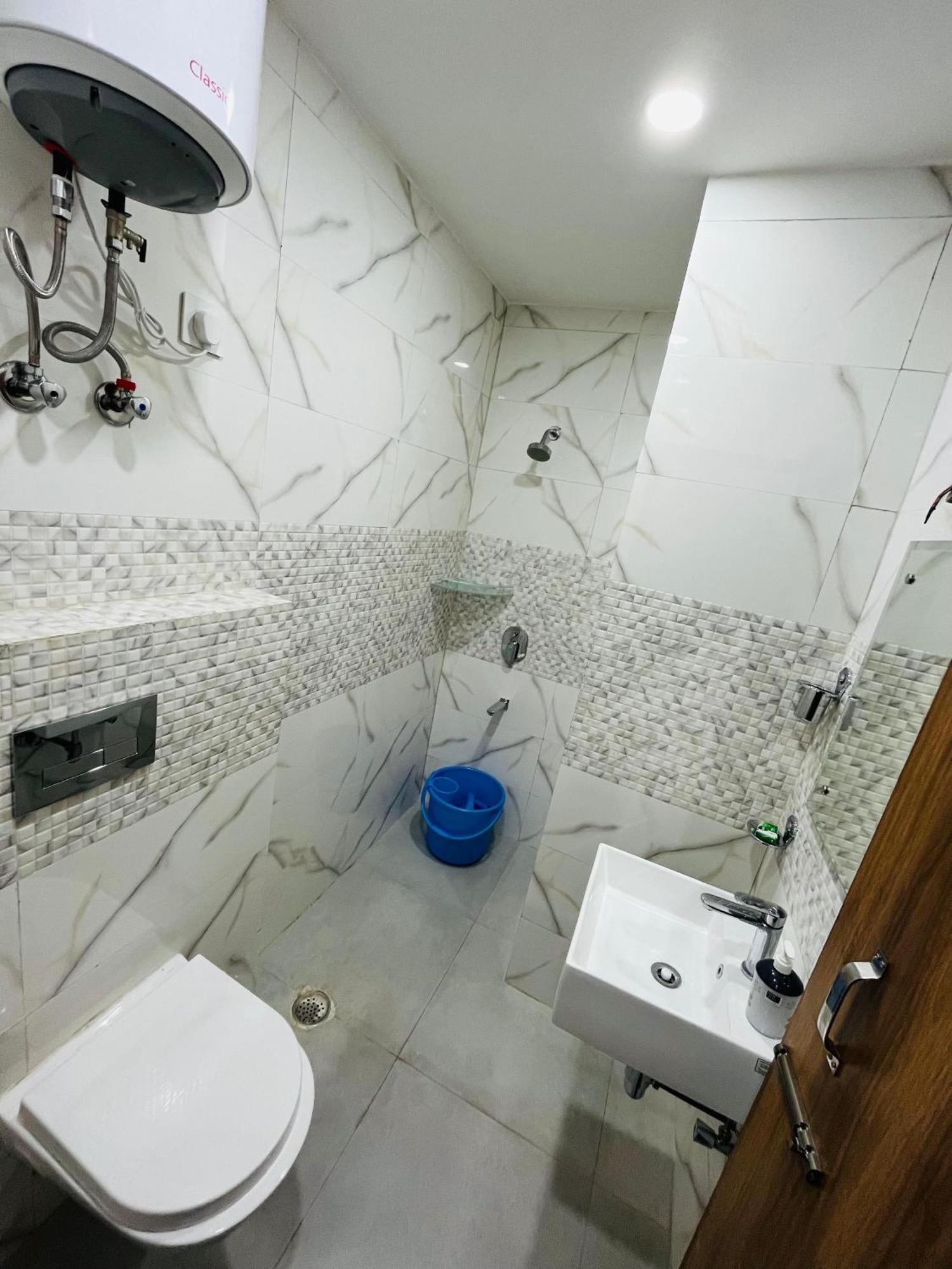 Townhouse Happy Habitat Guest House Велика Нойда Екстер'єр фото
