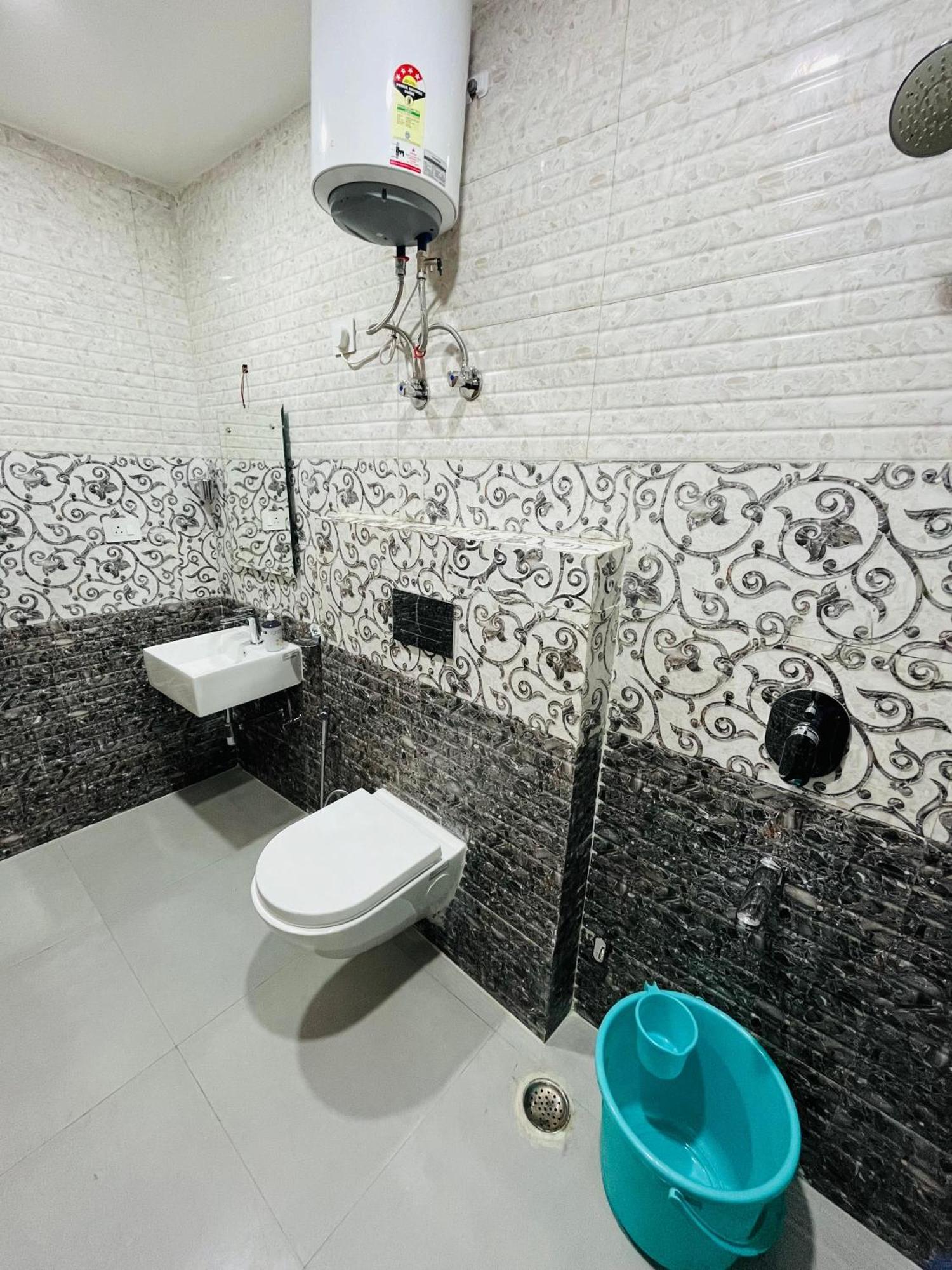 Townhouse Happy Habitat Guest House Велика Нойда Екстер'єр фото